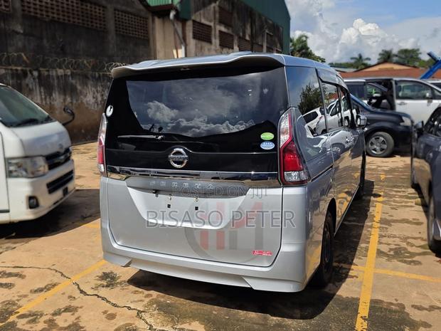 Nissan Serena 2016 Silver
