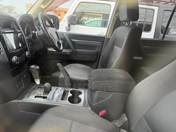 Mitsubishi Pajero V90 3.2 DI-D GLS/GLX 2017 Silver