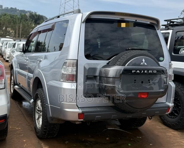 Mitsubishi Pajero V90 3.2 DI-D GLS/GLX 2017 Silver