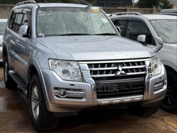 Mitsubishi Pajero V90 3.2 DI-D GLS/GLX 2017 Silver