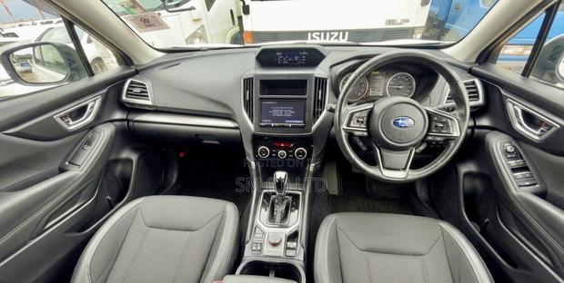 Subaru Forester Premium AWD 2020 White