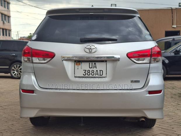 Toyota Wish 2010 Silver