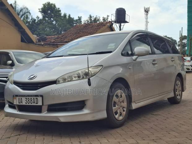 Toyota Wish 2010 Silver