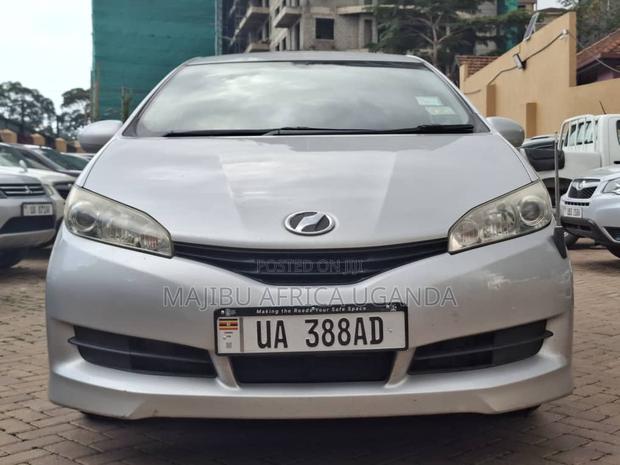 Toyota Wish 2010 Silver