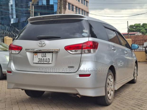 Toyota Wish 2010 Silver