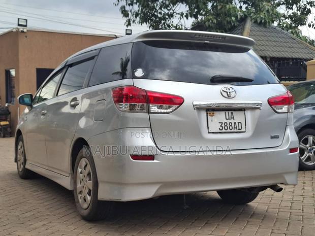 Toyota Wish 2010 Silver