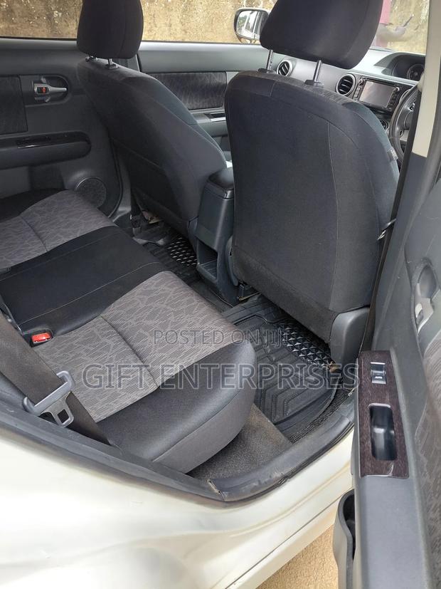 Toyota Corolla Rumion 2011 Silver