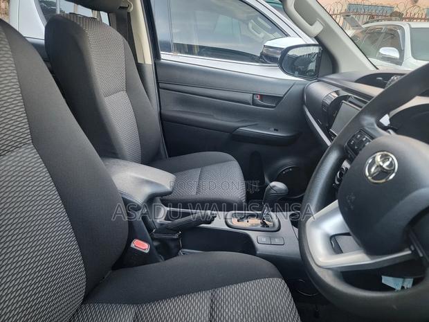 Toyota Hilux 2020 Black
