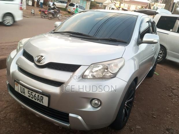 Toyota IST 2009 Silver