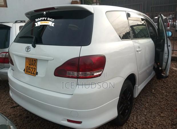 Toyota Ipsum 2003 White