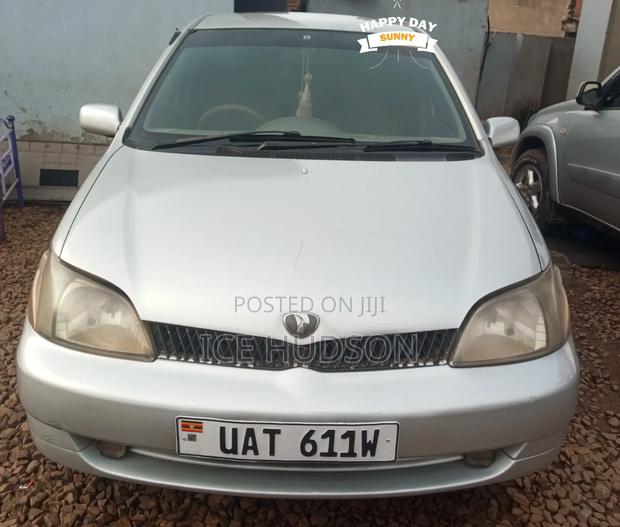 Toyota Platz 2004 Silver
