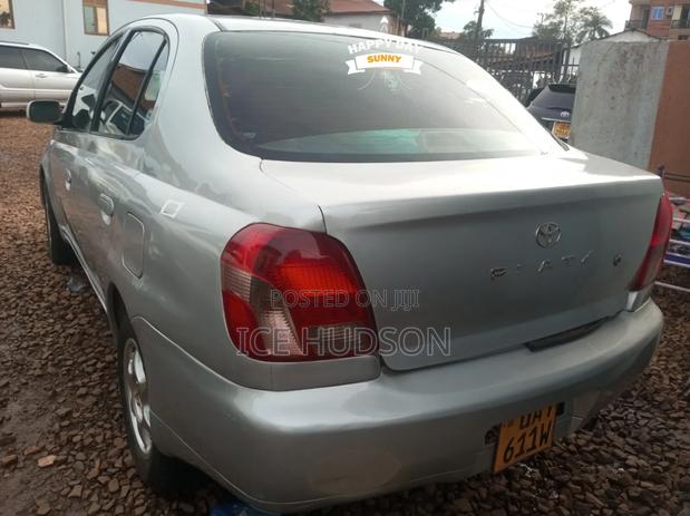 Toyota Platz 2004 Silver