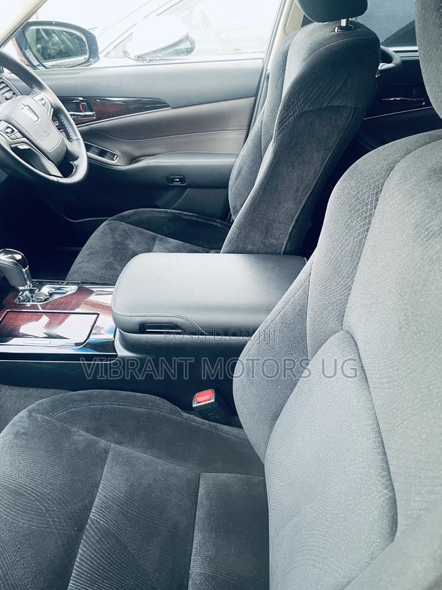 Toyota Crown 2017 Blue
