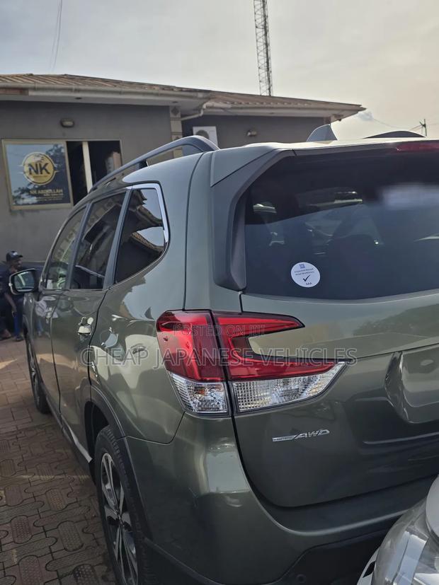 Subaru Forester Premium AWD 2020 Green