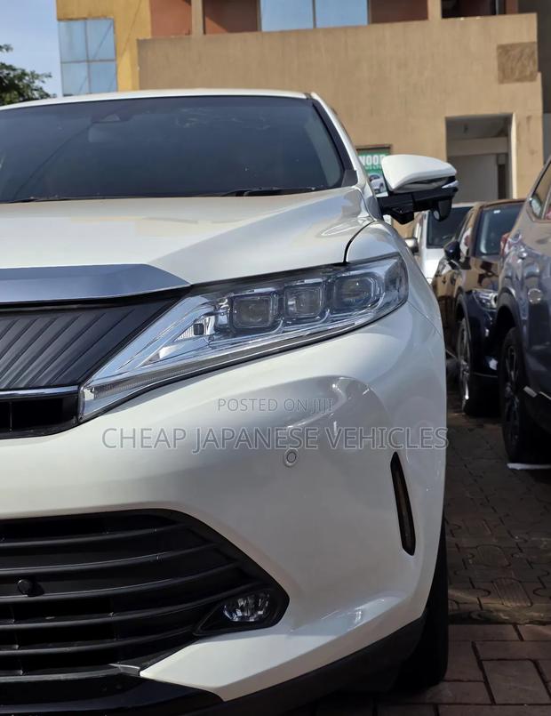 Toyota Harrier 2.0 2019 White