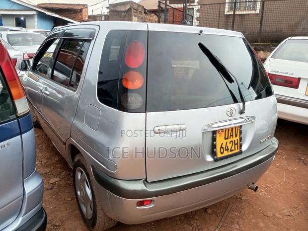 Toyota Raum 2002 Gray