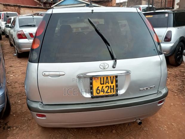 Toyota Raum 2002 Gray