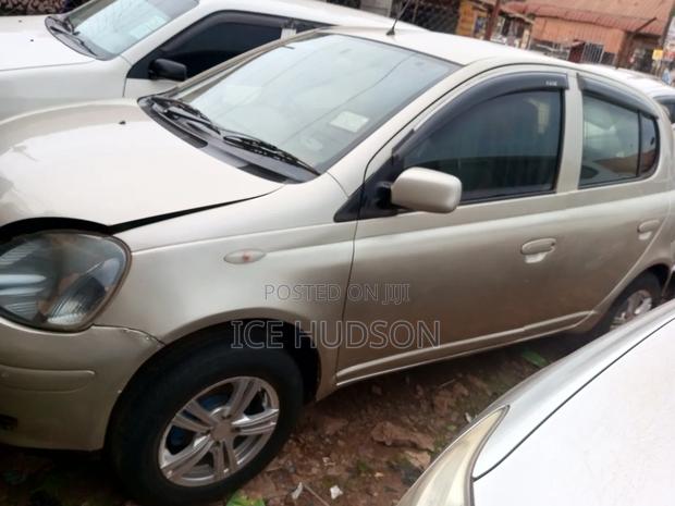 Toyota Vitz 2003 Silver