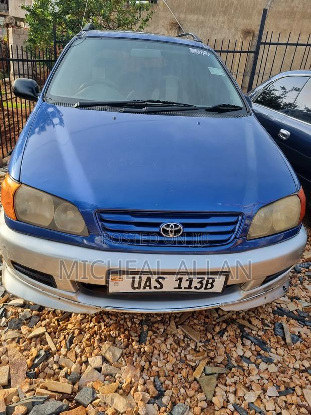 Toyota Ipsum 2000 Blue