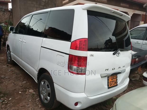Toyota Noah 2011 White