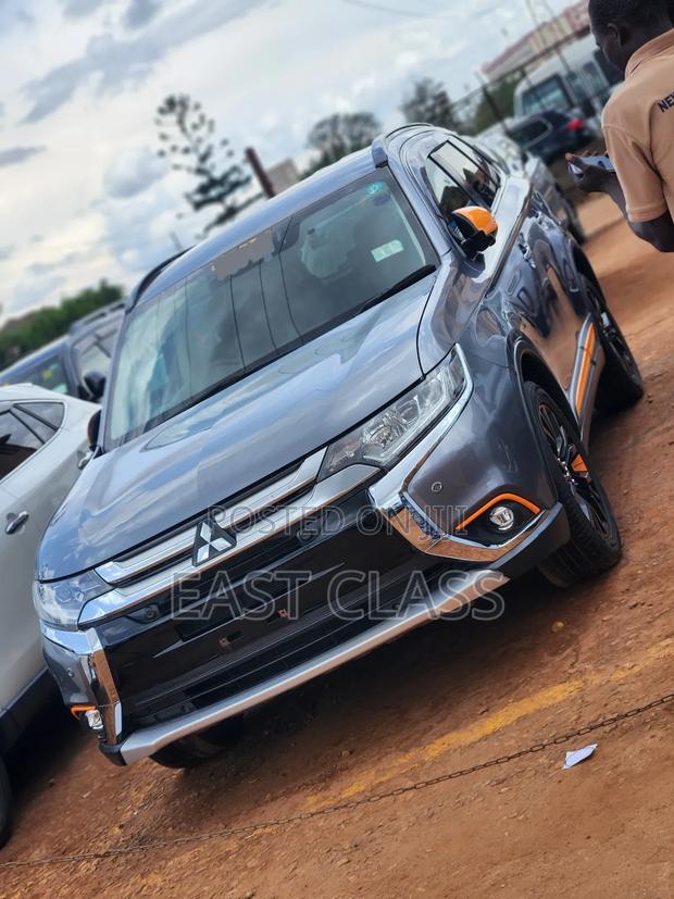 Mitsubishi Outlander 2.0 PHEV AWD 2017 Gray