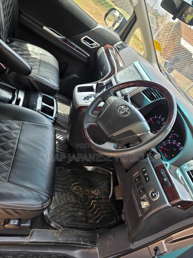 Toyota Alphard 2012 Gray