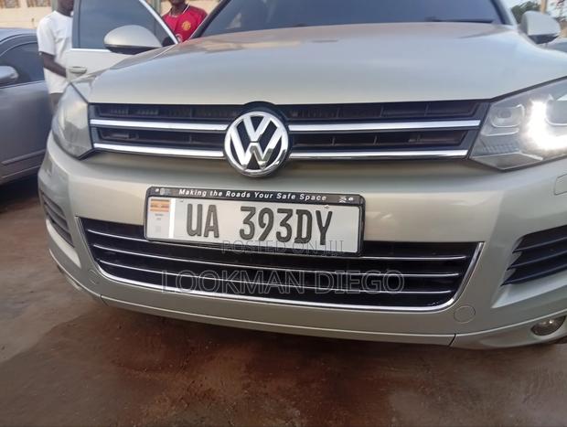 Volkswagen Touareg 2011 Gold