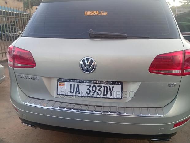 Volkswagen Touareg 2011 Gold