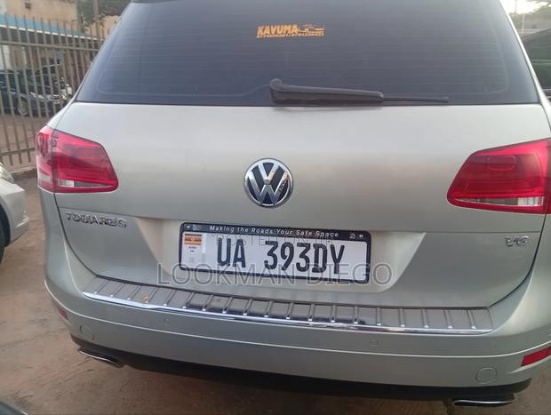 Volkswagen Touareg 2011 Gold