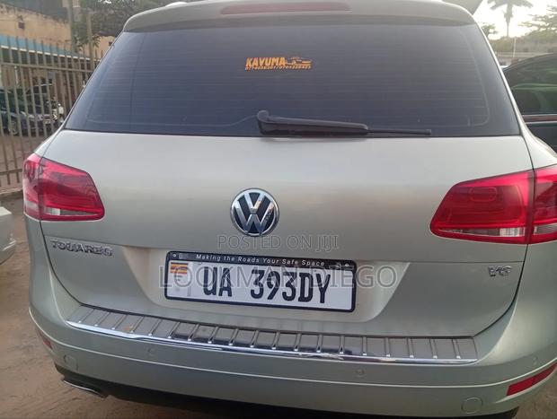 Volkswagen Touareg 2011 Gold