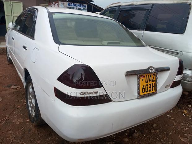 Toyota Mark II 2000 White