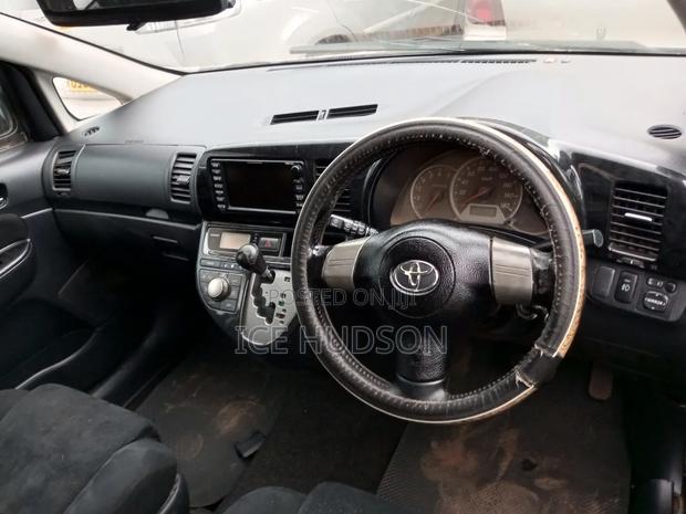 Toyota Wish 2006 Silver
