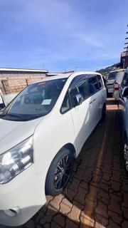 Toyota Noah 2.0 143hp AWD (8 Seater) 2011 White for sale