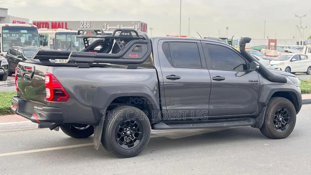 Toyota Hilux Revo Double Cab Deisel 2.8 AWD 2018 Gray