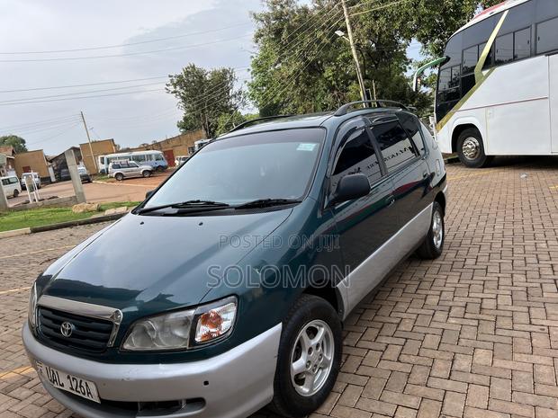 Toyota Ipsum 1998 Green