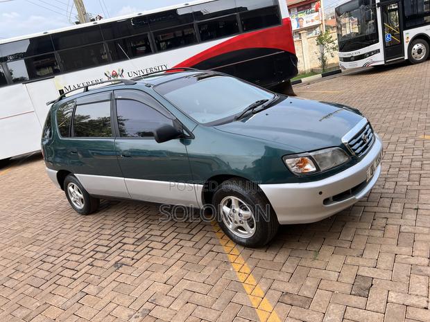 Toyota Ipsum 1998 Green