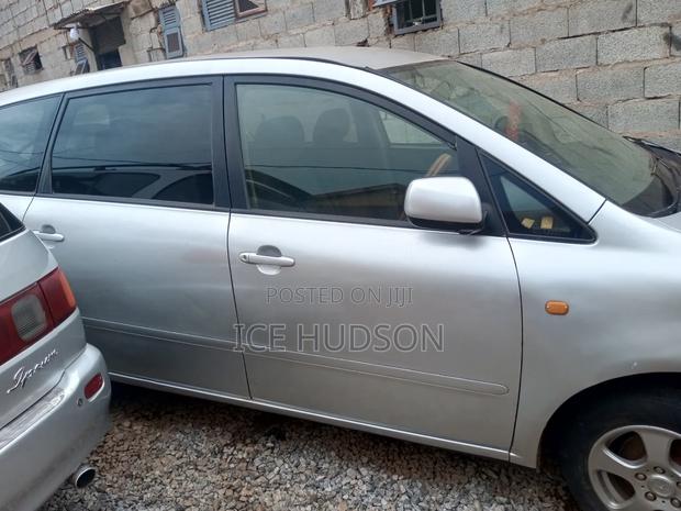 Toyota Ipsum 2003 Silver