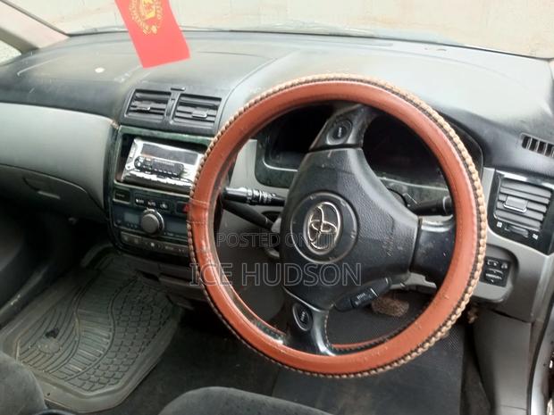 Toyota Ipsum 2003 Silver