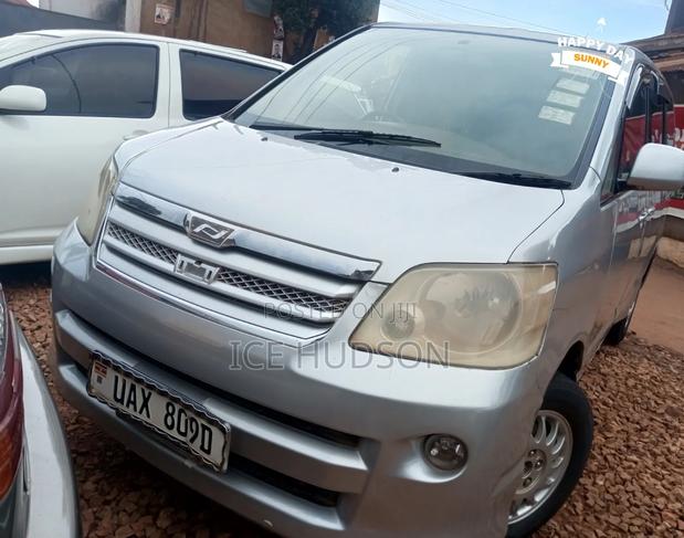 Toyota Noah 2007 Silver