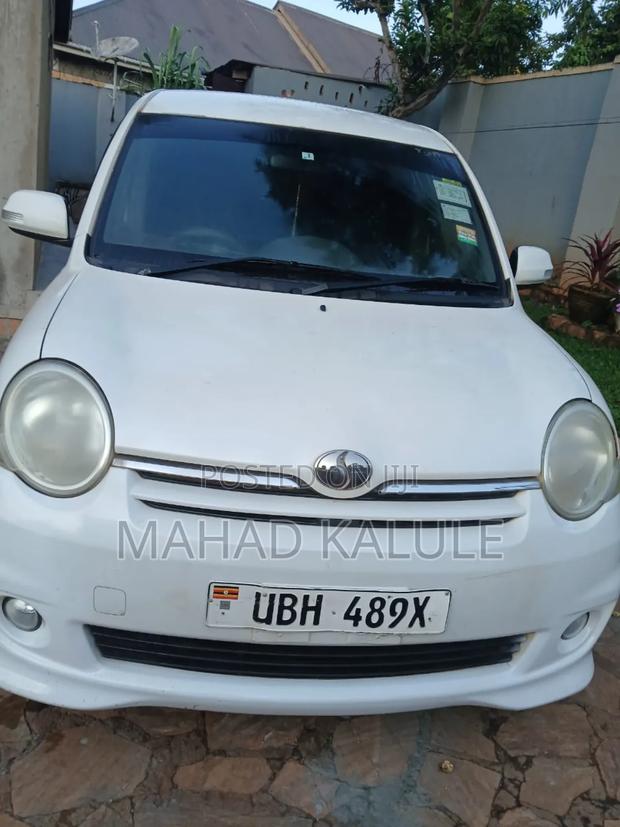 Toyota Sienta 2007 White