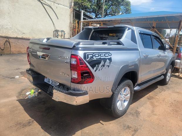 Toyota Hilux 2018 Silver