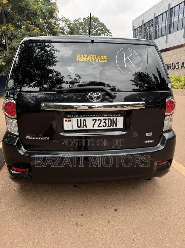 Toyota Corolla Rumion 2011 Black
