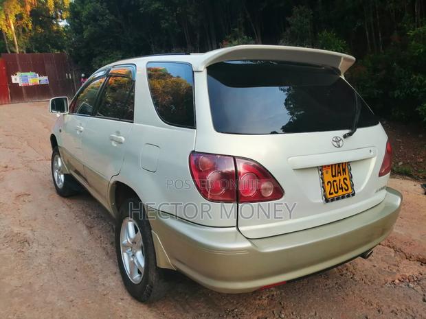 Toyota Harrier 2.2 16V 2000 White