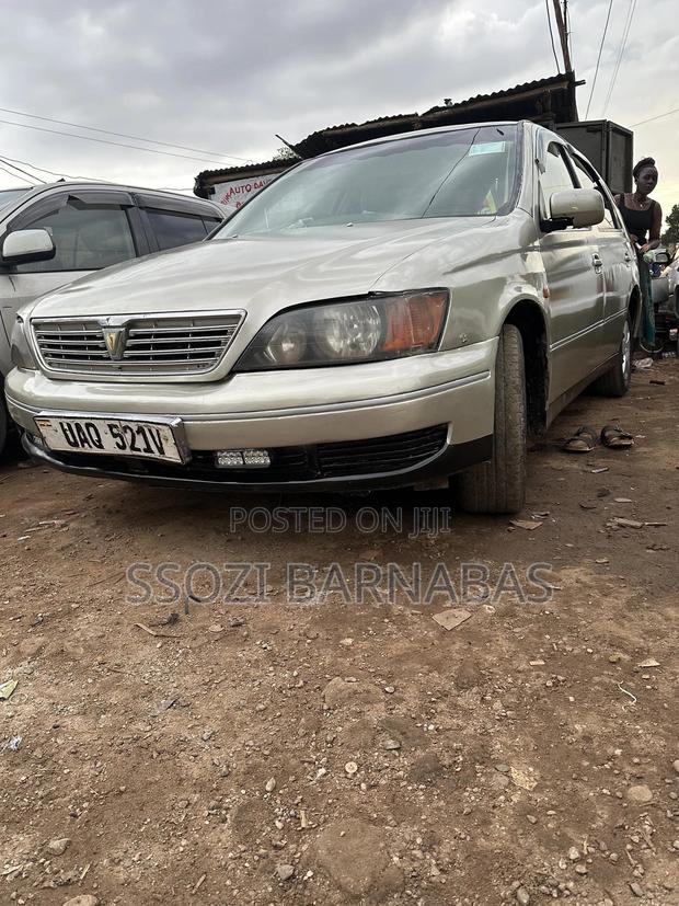 Toyota Vista 2000 Silver