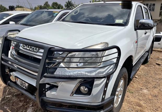 Isuzu D-MAX 2013 White