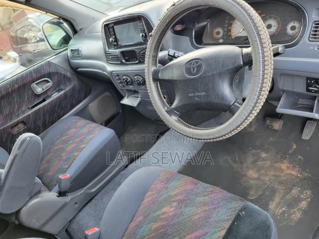Toyota Noah 2.0 FWD (8 Seater) 2001 Silver