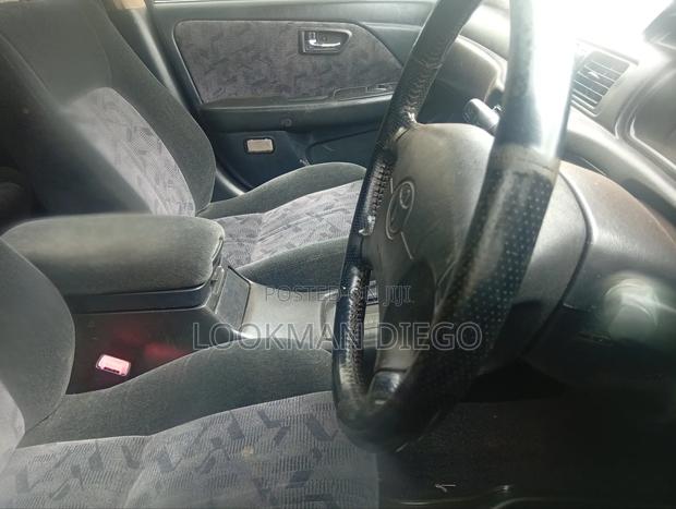 Toyota Mark II Qualis 2.5 RWD 2000 White