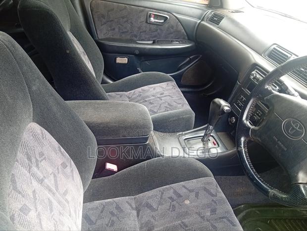 Toyota Mark II Qualis 2.5 RWD 2000 White