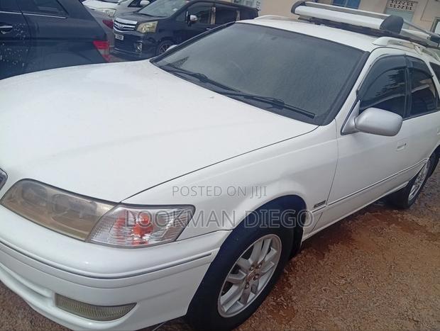 Toyota Mark II Qualis 2.5 RWD 2000 White