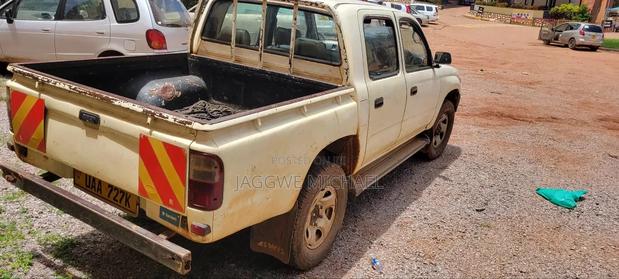 Toyota Hilux 1998 White